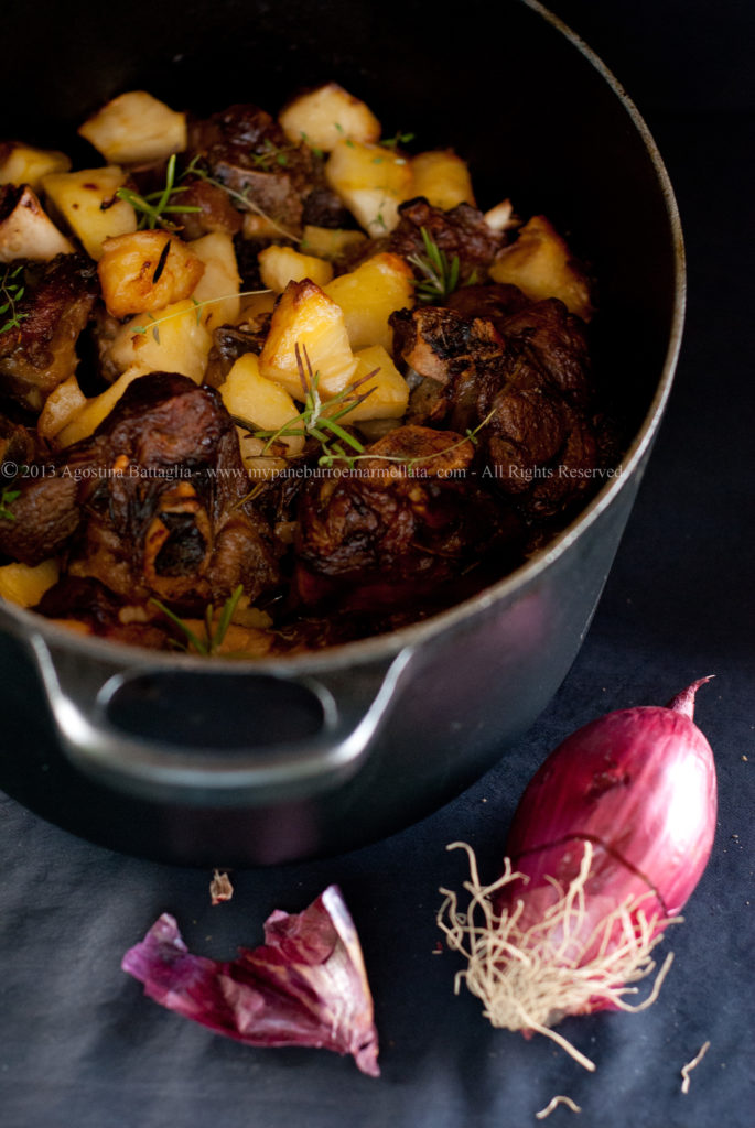 agnello alla cipolla di tropea e patate al forno - pane dolce allo zafferano - mypaneburroemarmellata.com