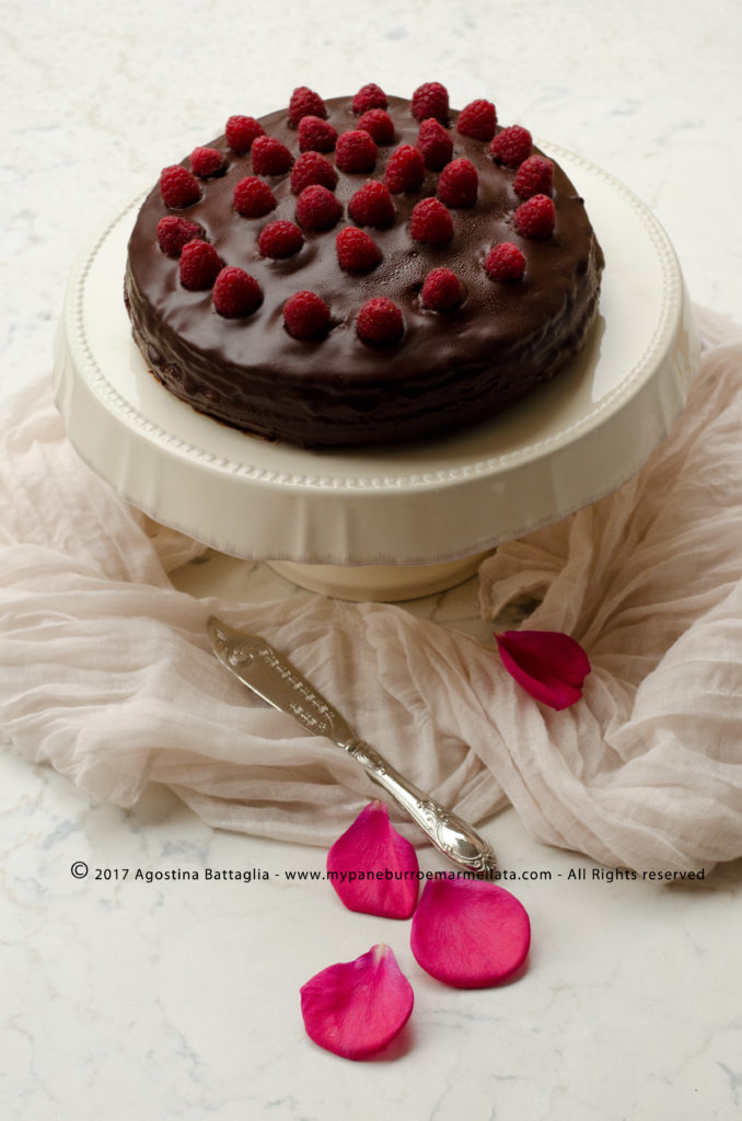 Torta sacher ai lamponi senza lattosio